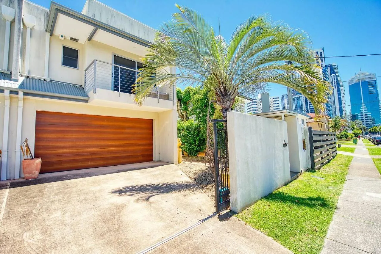 The Riverside Retreat - Stroll To Cavill Avenue Gold Coast 0*,  Australia