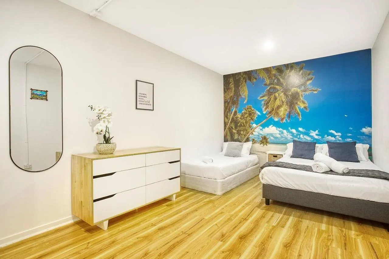 The Riverside Retreat - Stroll To Cavill Avenue Gold Coast Holiday home