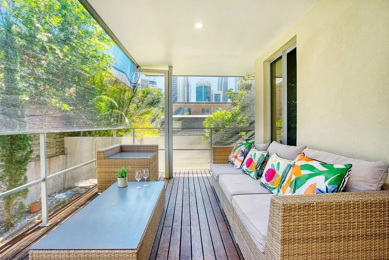 The Riverside Retreat - Stroll To Cavill Avenue Gold Coast Holiday home